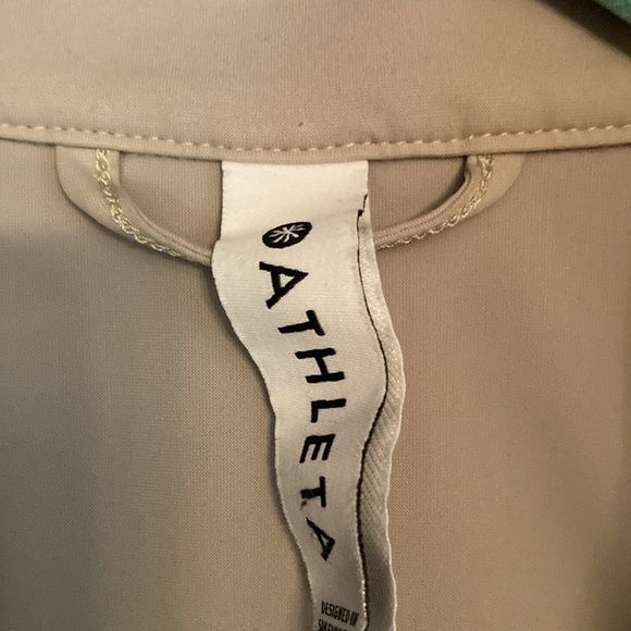 Top-Atheleta tailored long sleeveless light gray button down, office or beach - Picture 12 of 15